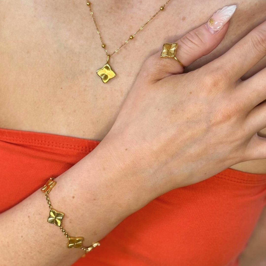 Gifting Set -18K Gold Plated Textured Four-Leaf Clover Set Waterproof (Necklace, Bracelet, Ring and Earring)