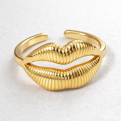Delilah | Gold-Plated Kiss Lips Resizable Ring
