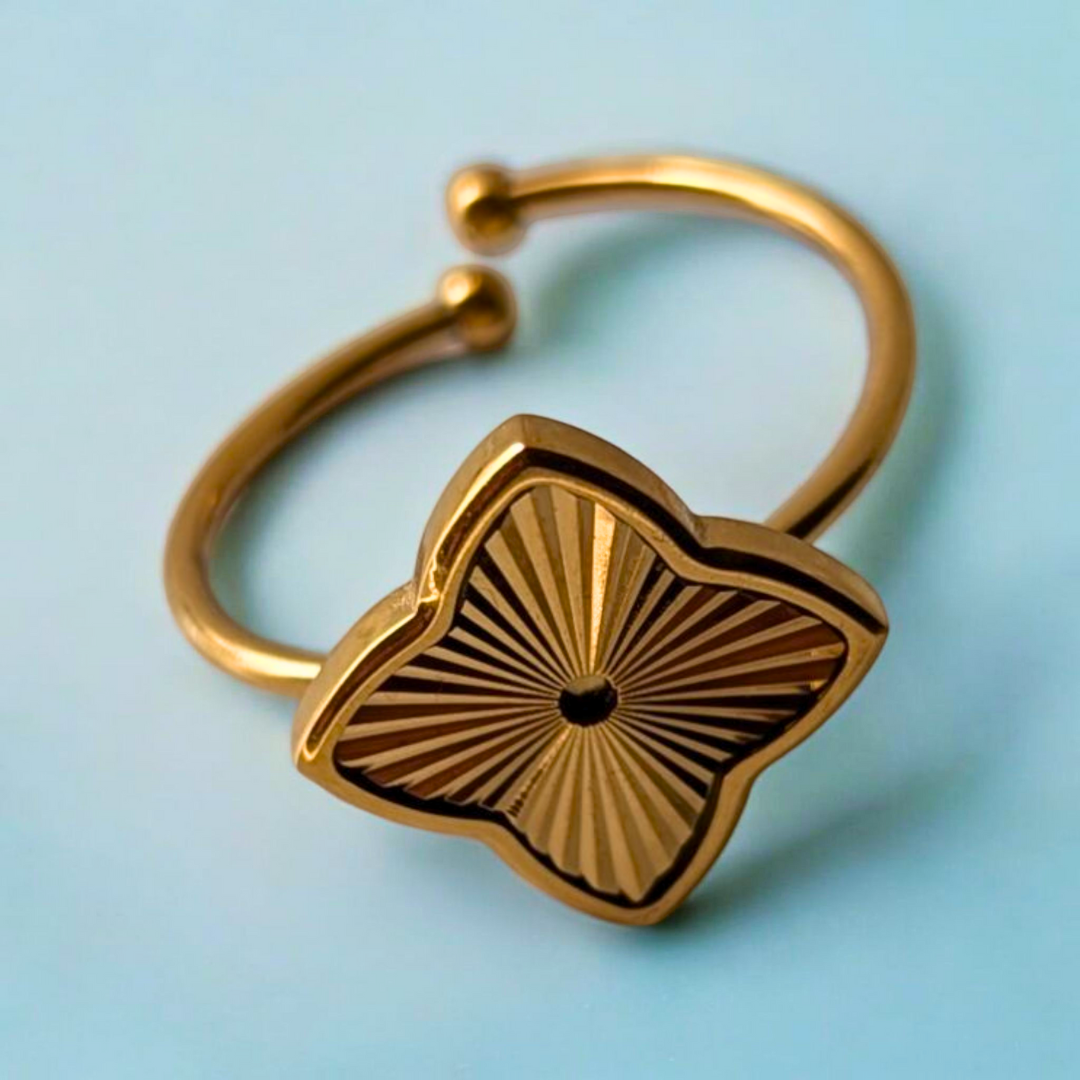 Eva | Gold (18K) Plated Four-Leaf Clover Flower Waterproof Ring
