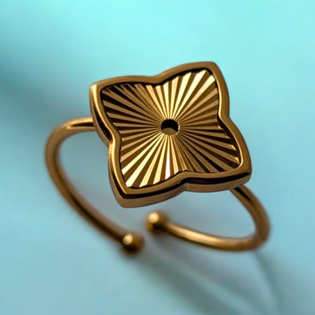 Eva | Gold (18K) Plated Four-Leaf Clover Flower Waterproof Ring