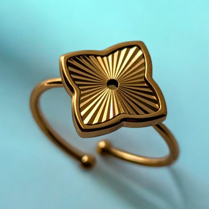 Eva | Gold (18K) Plated Four-Leaf Clover Flower Waterproof Ring