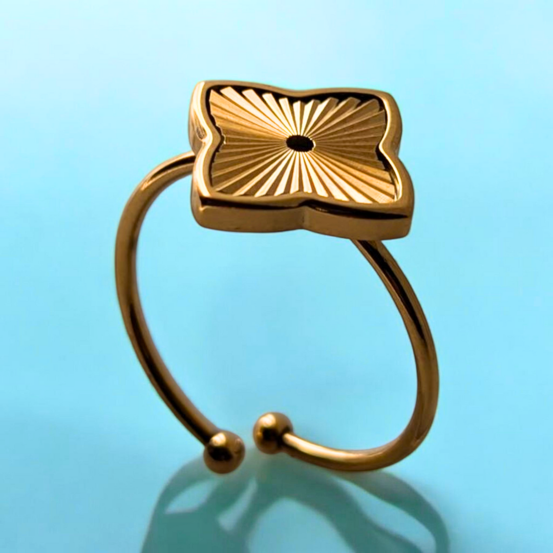 Eva | Gold (18K) Plated Four-Leaf Clover Flower Waterproof Ring