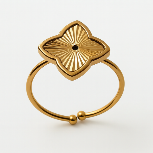 Eva | Gold (18K) Plated Textured Four-Leaf Clover Waterproof Ring