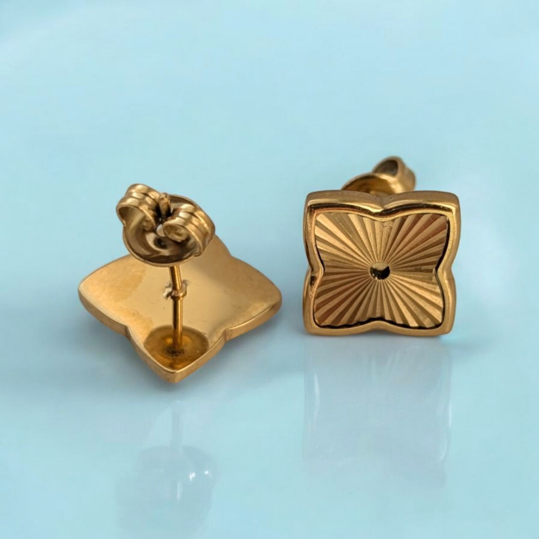 Gifting Set -18K Gold Plated Textured Four-Leaf Clover Set Waterproof (Necklace, Bracelet, Ring and Earring)