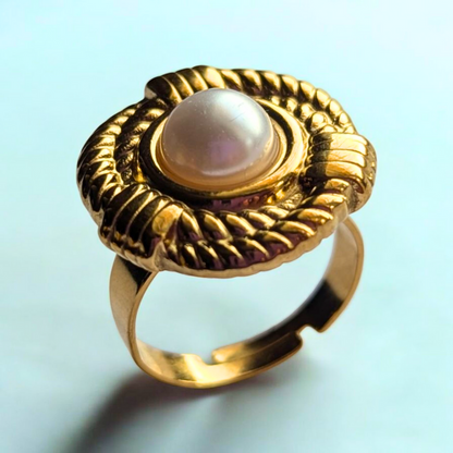 Zoe | Gold Plated Vintage Chunky Resizable Ring with a Round Pearl