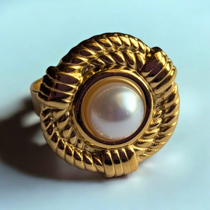 Zoe | Gold Plated Vintage Chunky Resizable Ring with a Round Pearl